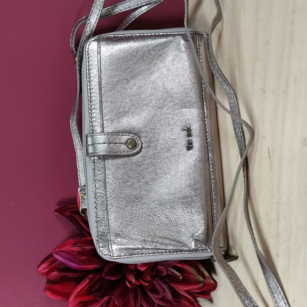 The Sak organizer wallet